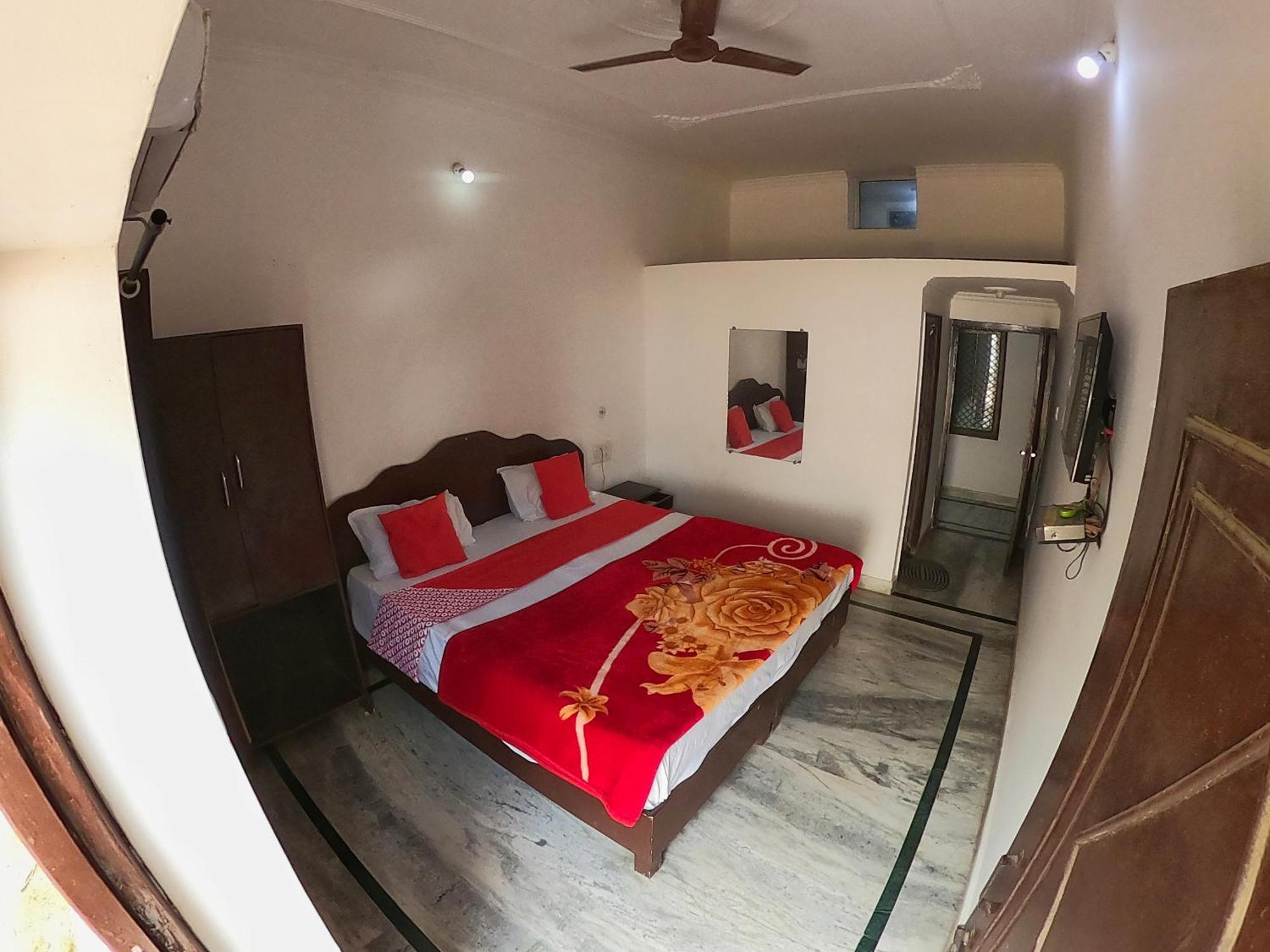 Karma Hostel Khajuraho Bagian luar foto