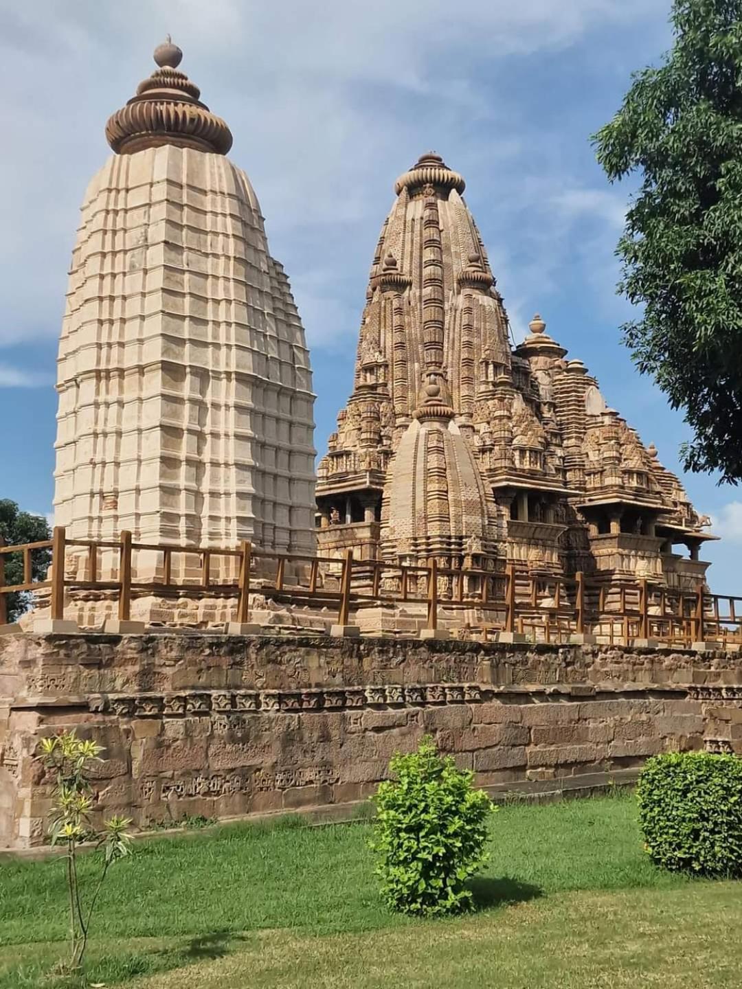 Karma Hostel Khajuraho Bagian luar foto